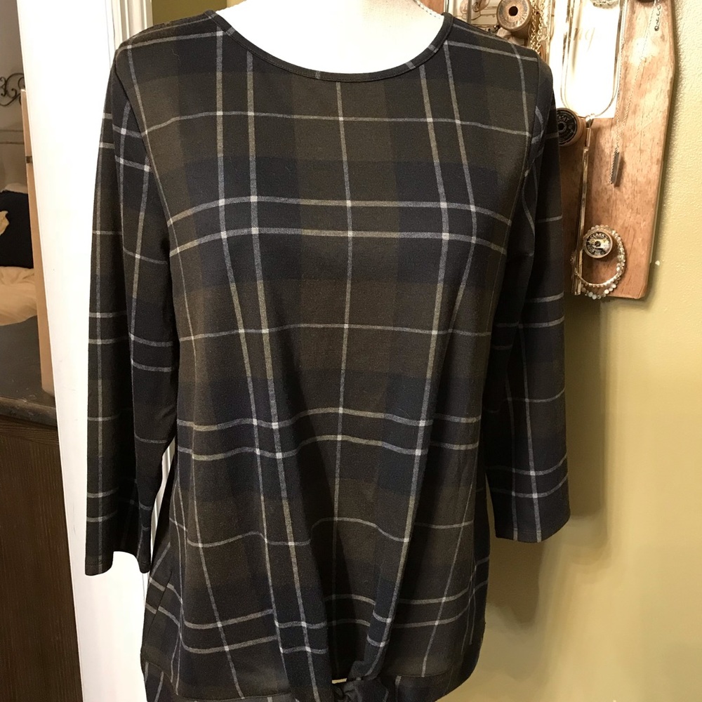 Plaid top